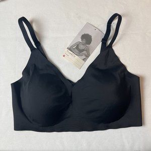 TRUE & Co Triangle Pull-on Seamless, Wireless, Black Bra Sz Large (36C-D, 38A-B)